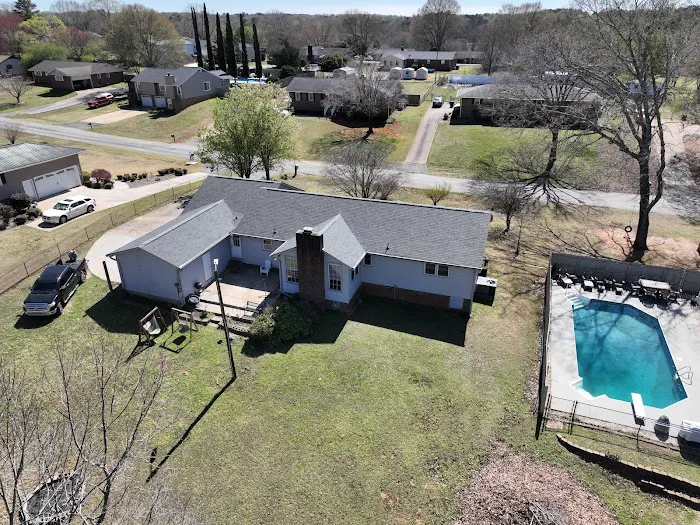 C&D Roofing Picture 1