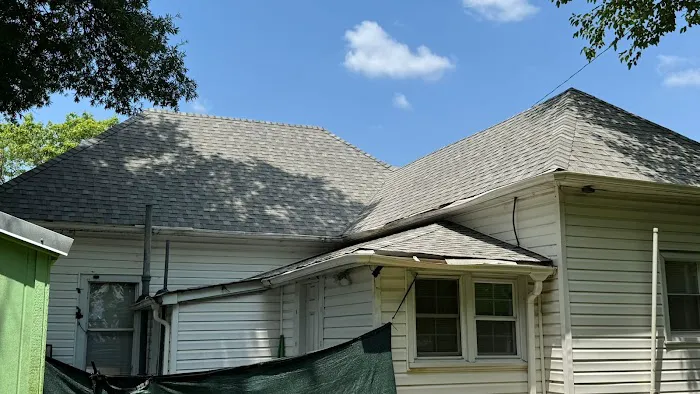 MRT Mendoza's Roofing of The Triad Picture 4