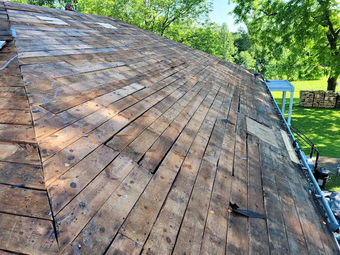 SHR ROOFING LLC Picture 3