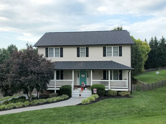 Reliant Roofing & Restoration Picture 1