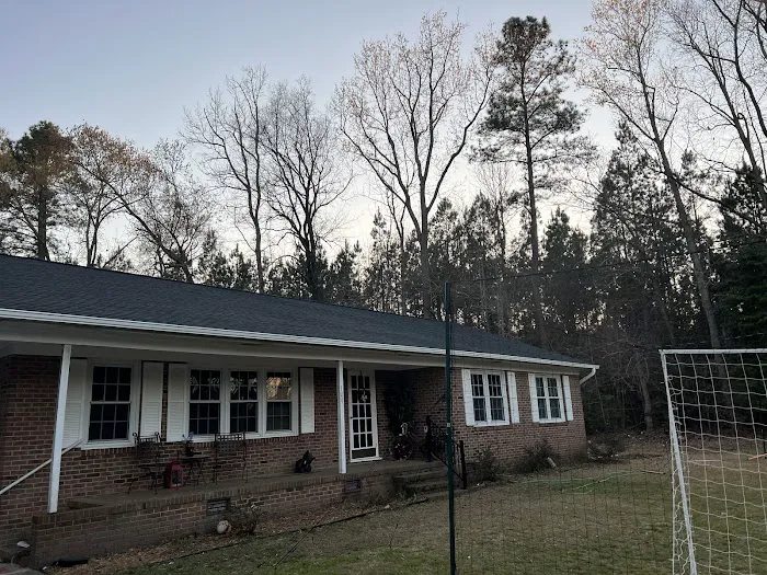 D&L ROOFING LLC Picture 3