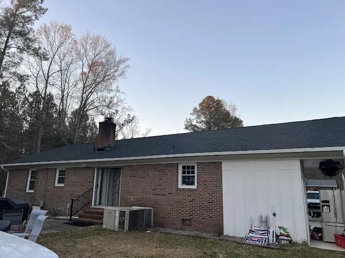 D&L ROOFING LLC Picture 1