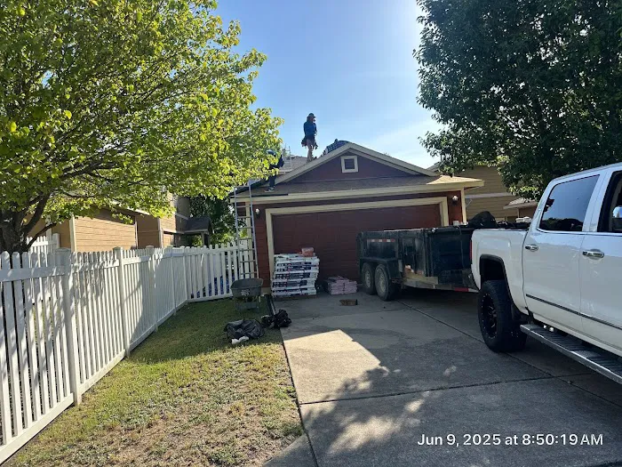 Salvador Roofing Services LLC Picture 1