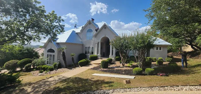 Valor Roofing & Restoration Picture 2