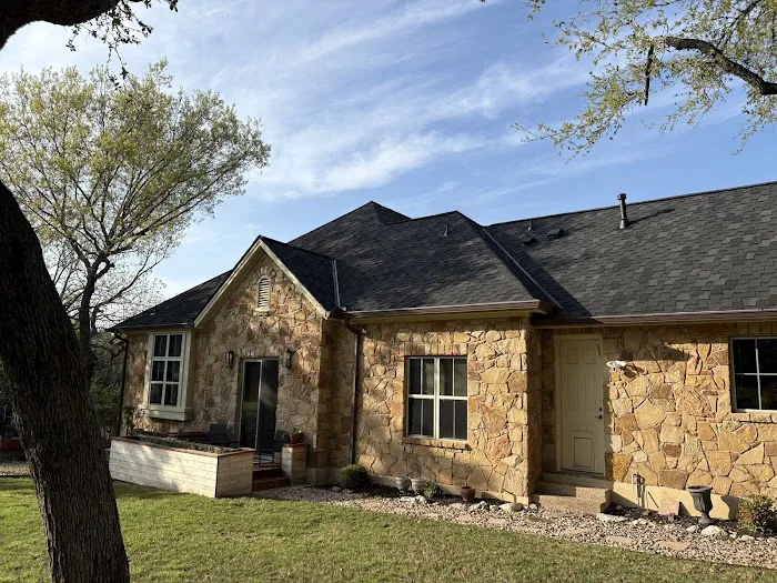 Qualis Roofing & Construction Picture 1