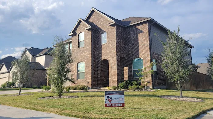 Lone Star Roofing & Gutters Picture 1