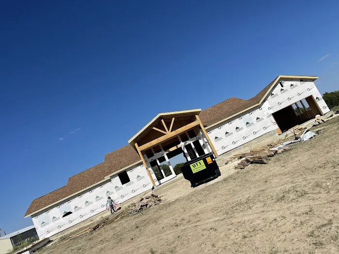 Roberto cedillo roofing contractor Picture 1