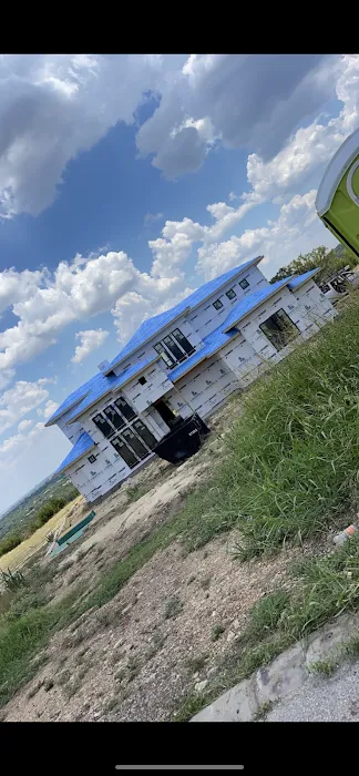 Roberto cedillo roofing contractor Picture 4