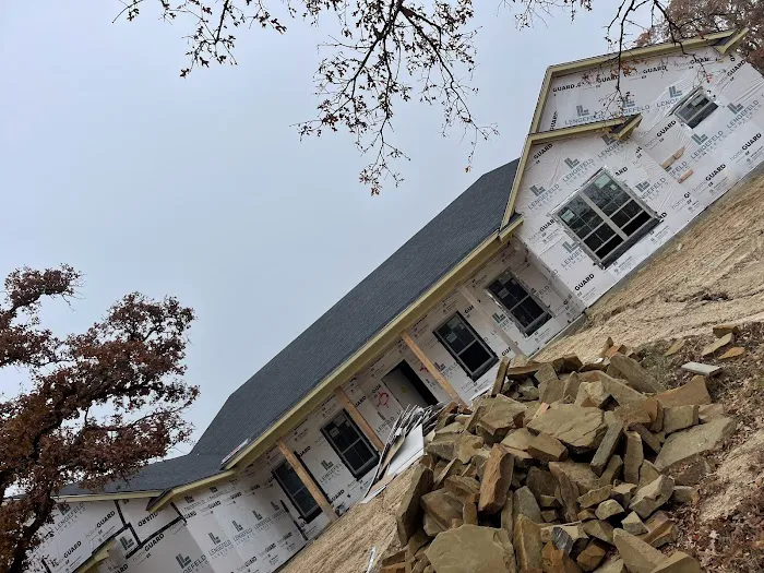 Roberto cedillo roofing contractor Picture 2