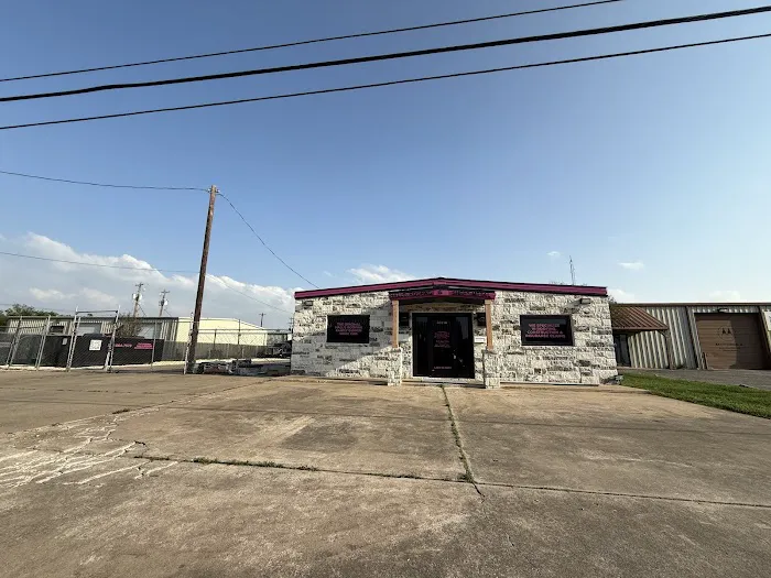 Hall's Roofing & Sheet Metal Picture 3