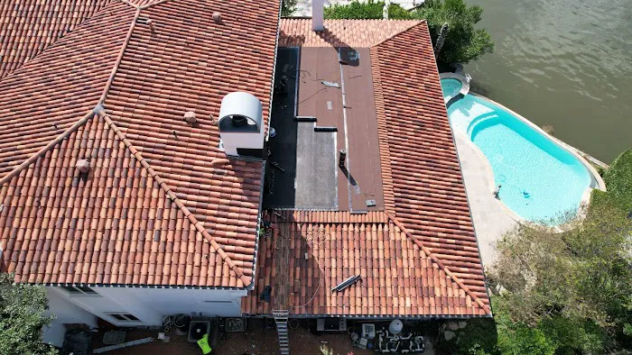 R General Roofing LLC Picture 2