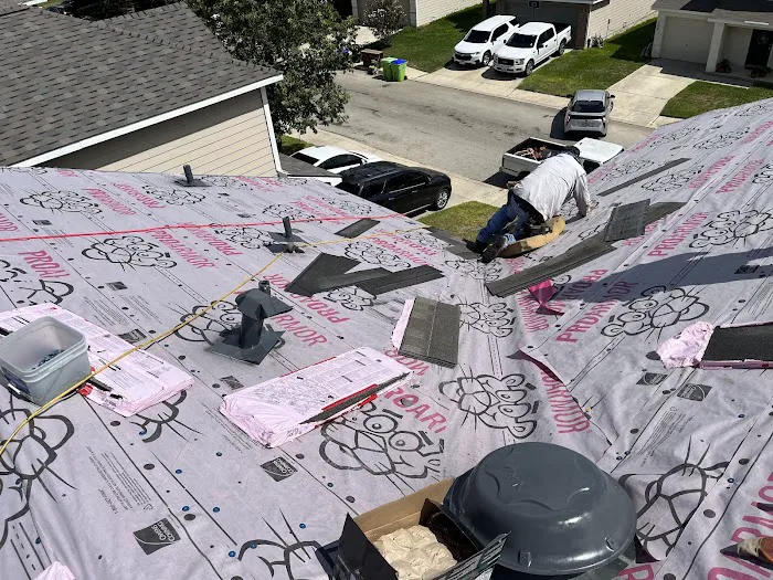 Lira's Roofing Picture 1