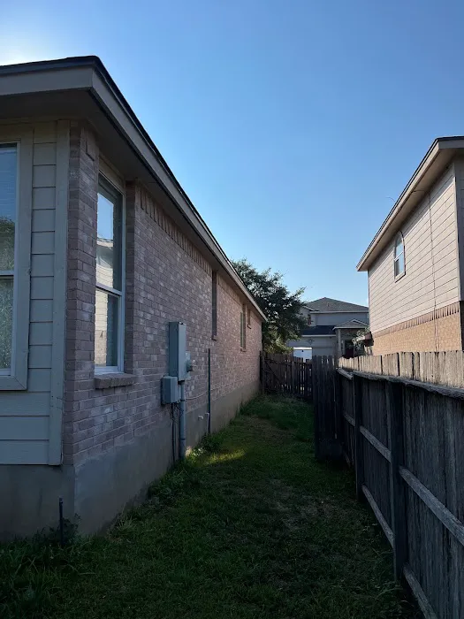 Lira's Roofing Picture 4