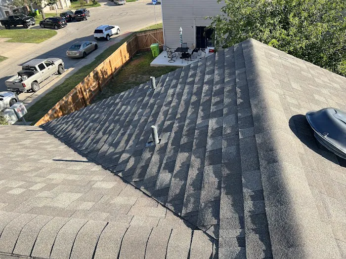 Lira's Roofing Picture 8