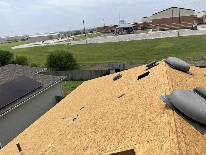 Lira's Roofing Picture 6