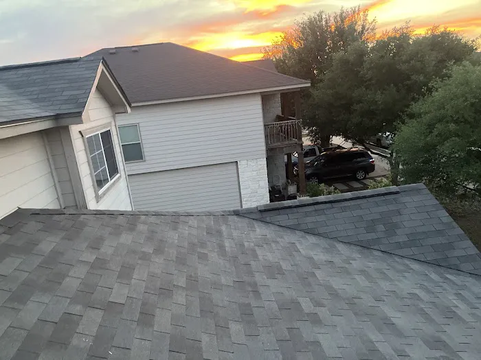 Lira's Roofing Picture 5