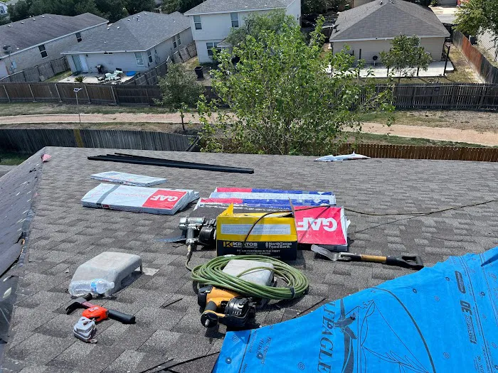 Lira's Roofing Picture 9