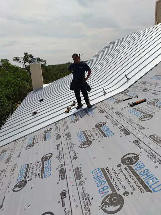 AR ROOFING SA LLC Picture 1