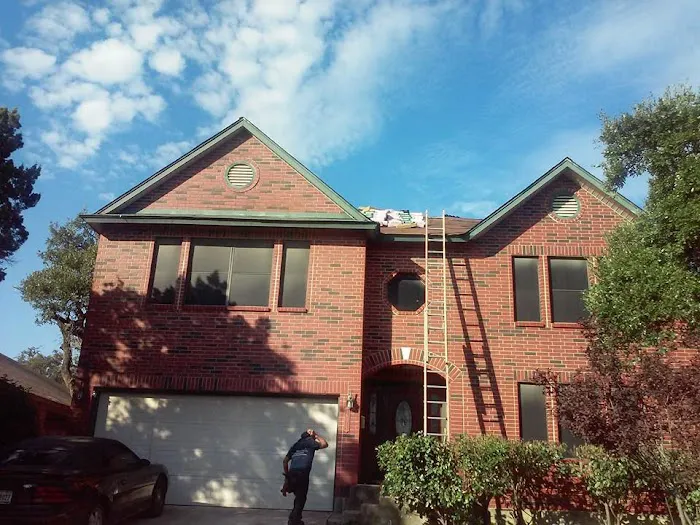 M H Hernandez Roofing Picture 4