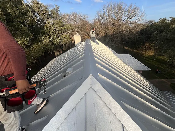 Manna Roofing LLC Picture 1