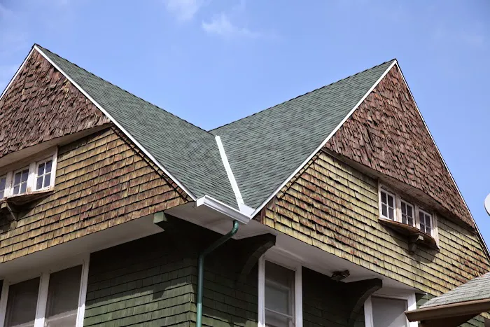 Bilt-Well Roofing Picture 1