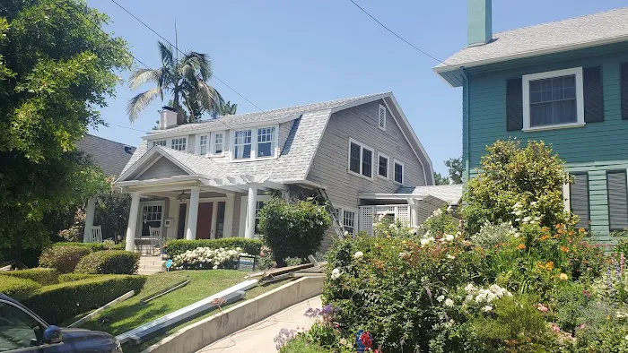 LARA'S ROOF Picture 4