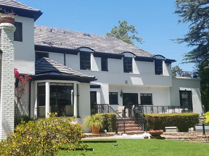 LARA'S ROOF Picture 6