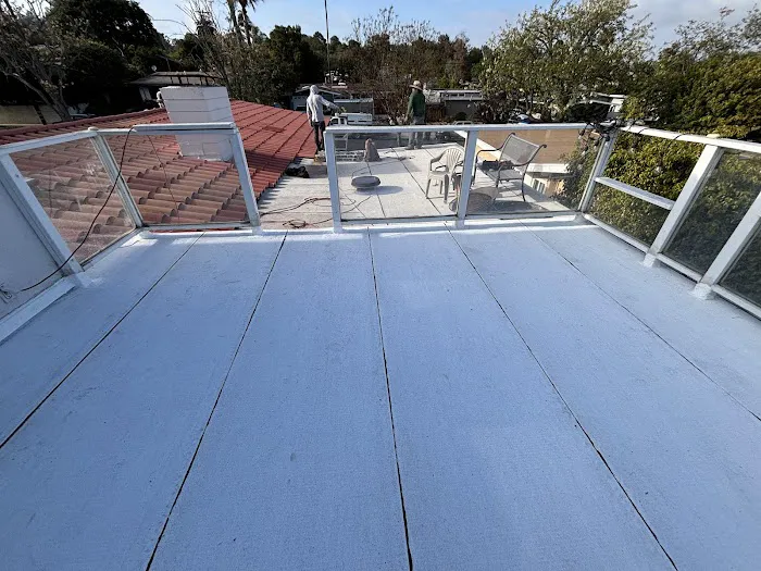 Roofing Hands Renovations inc Picture 8