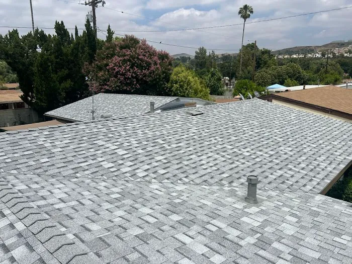 LA Builders & Roofing Specialists Picture 1