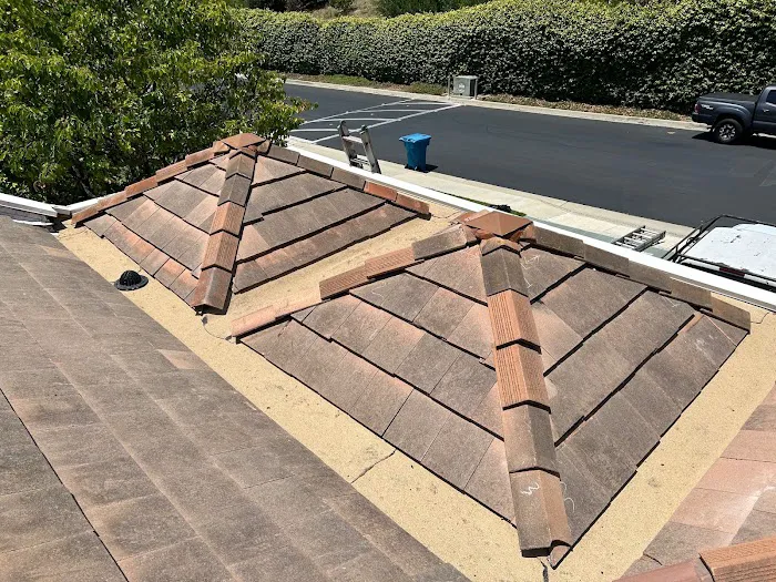 Over & Above Roofing LLC Picture 1