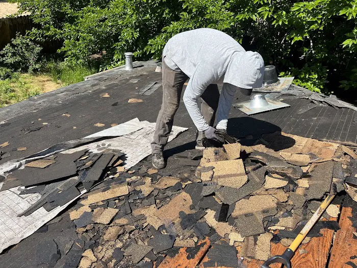 A + Superior Roofing LLC Picture 4