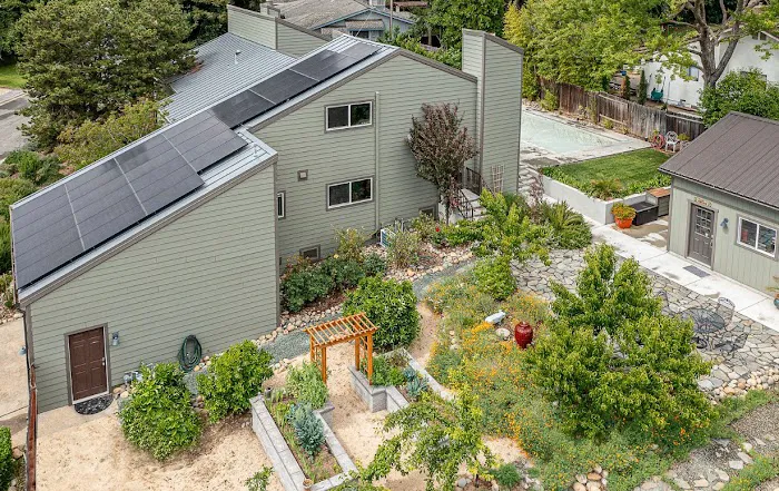 Straight Line Roofing & Construction Picture 1