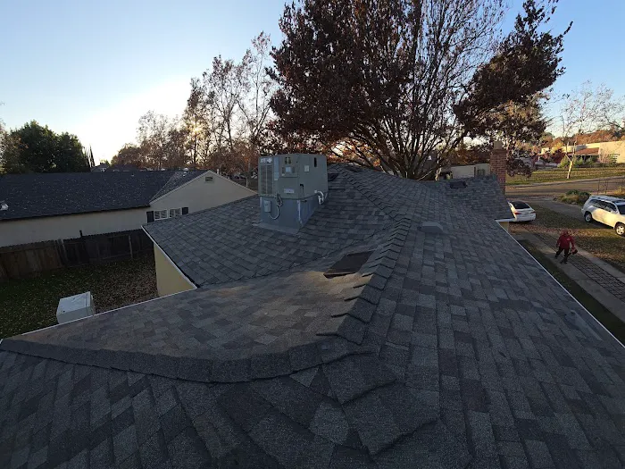 Straight Line Roofing & Construction Picture 1