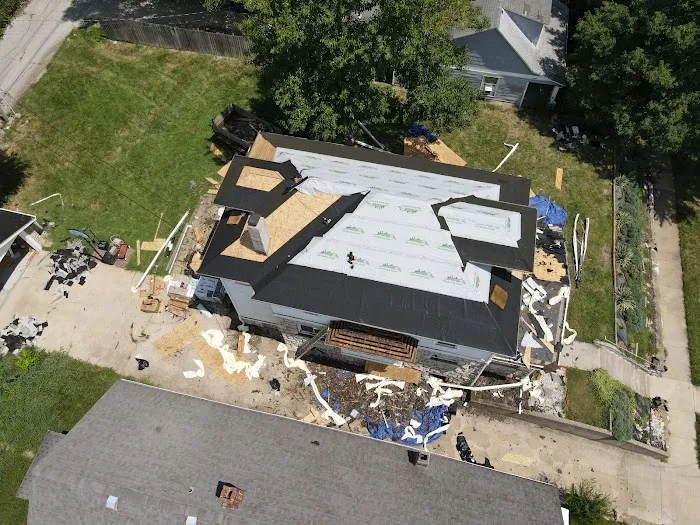 Red-tail Roofing Picture 2