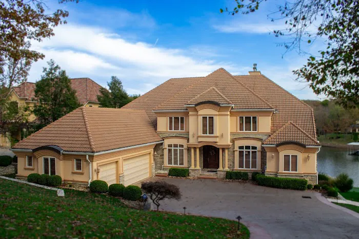 Como Premium Exteriors Picture 8