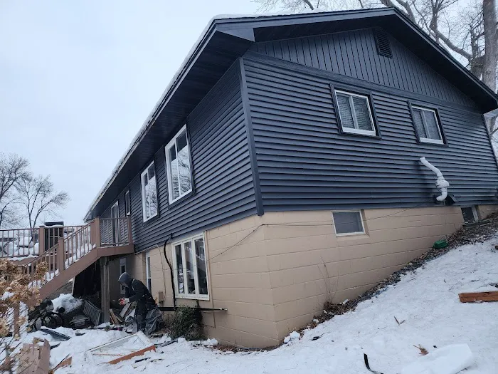 FIRST CLASS ROOFING LLC Picture 1