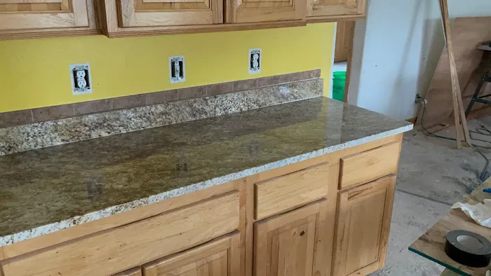 Saavedra Roofing and siding LLC Picture 2