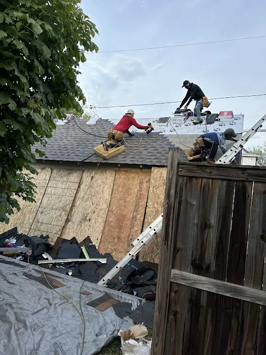 CM ROOFING LLC Picture 1