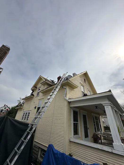 CM ROOFING LLC Picture 3