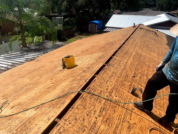 Red Roof Men Picture 7