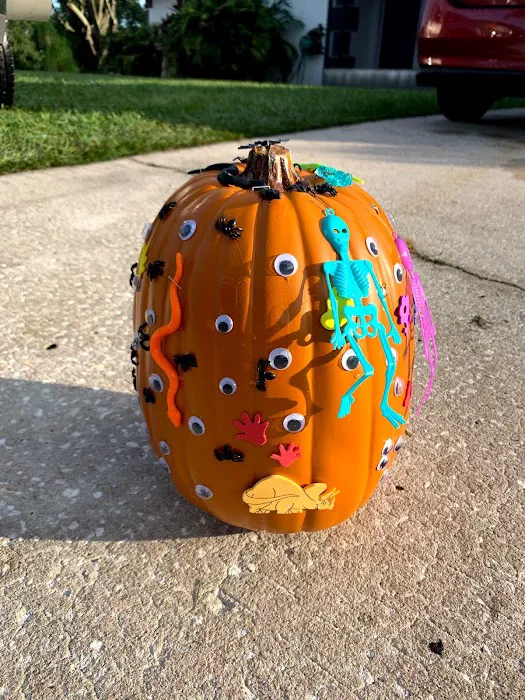 Red Roof Men Picture 4