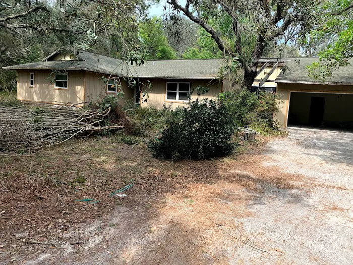 Red Roof Men Picture 3