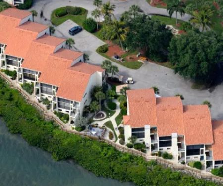 Colonial Roofing Inc