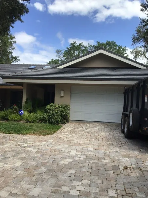 EZL CORP - Picture 2