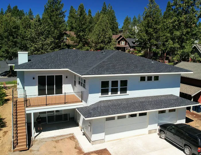 Deschutes Roofing Picture 2