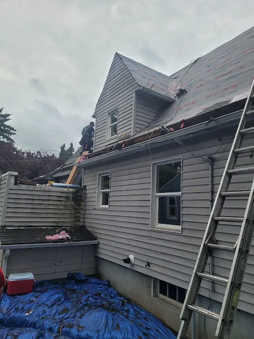 Sawtooth Roofing Company Picture 6