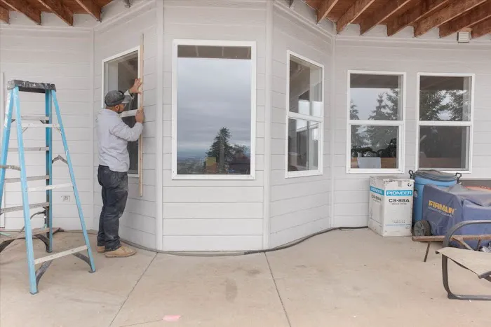 SLEEK EXTERIORS Picture 3