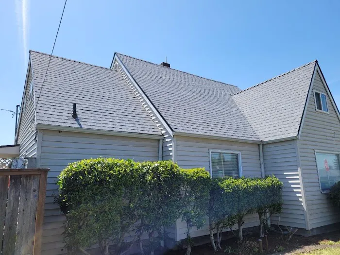 Reynolds Roofing / THE ROOFER Picture 5