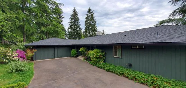 Deschutes Roofing Picture 3