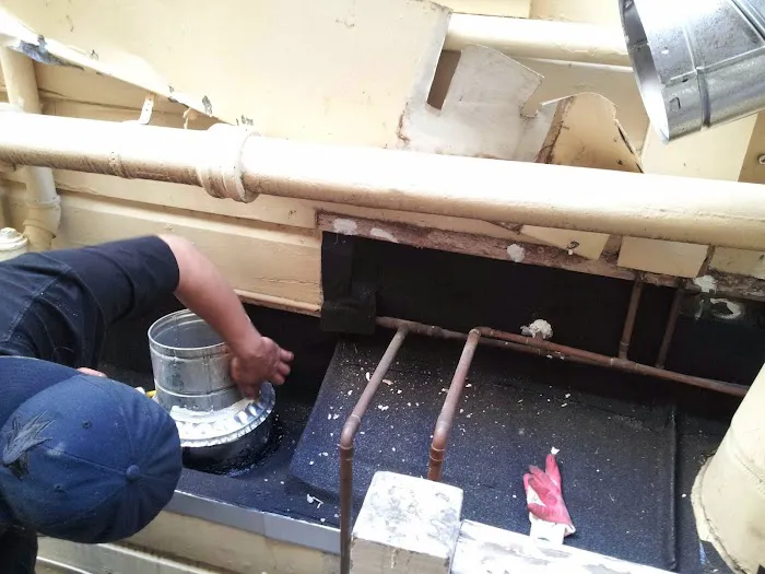 Leo's Roofing Company Picture 1